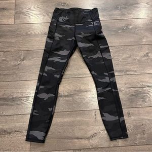 Athleta Camo Contender 7/8 Tights sz XS